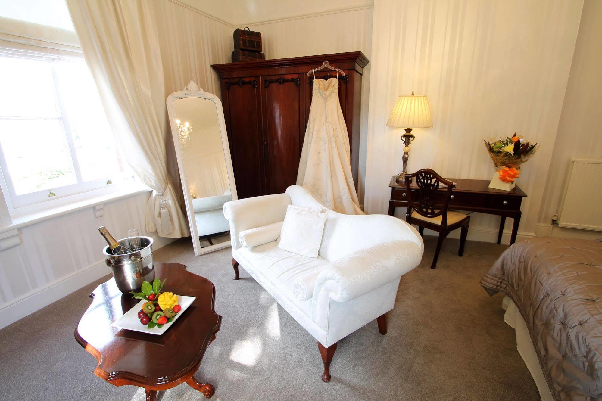 קונגלטון Alexandra Court Hotel מראה חיצוני תמונה